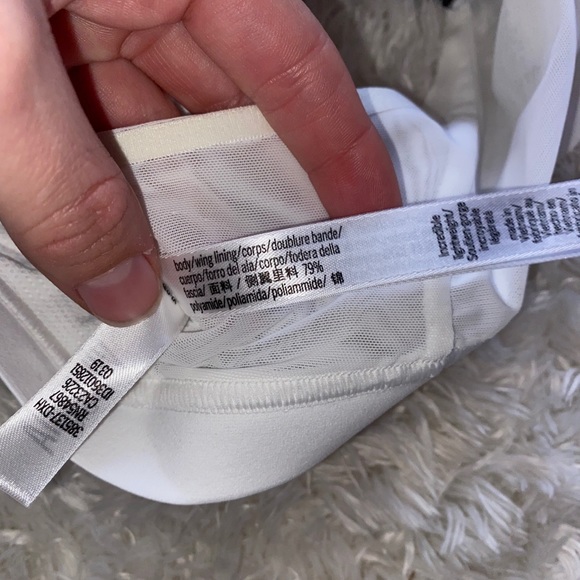 ✨LAST ONE✨ Victoria Secret White Mesh Sports Bra - Picture 8 of 9